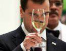 Медведев остается: почему президент не уволит премьера?