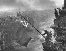 Вывесившие Знамя Победы над колонной фашистов, пережили четыре штурма