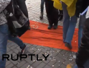 На Майдане вытерли ноги о советский флаг