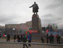 В Харькове фашисты атакуют защитников памятника Ленину