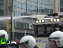 Полиция водометами разгоняет многотысячную демонстрацию в самом сердце Европы