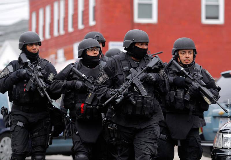 Палочная демократия: кому служит и кого защищает полиция США?