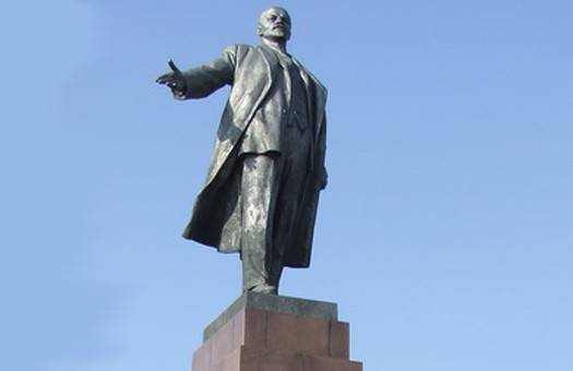 Хулиганам, покусившимся на памятник Ленину в Харькове, грозит до 5 лет