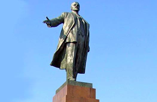 В Харькове под покровом ночи начали восстанавливать памятник Ленину