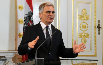 Канцлер Австрии высказался против введения новых санкций в отношении России