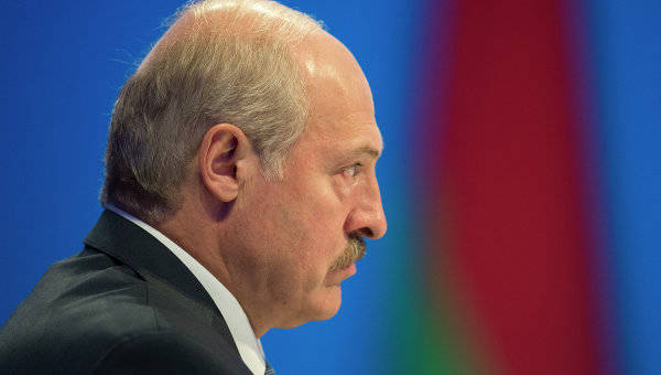 Лукашенко потребовал от правительства торговать с Россией в долларах или евро