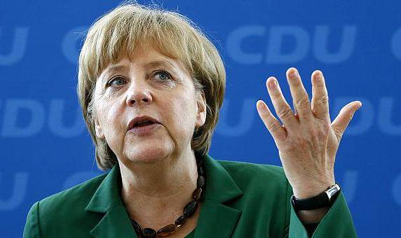 Меркель выступила против выхода Греции из еврозоны