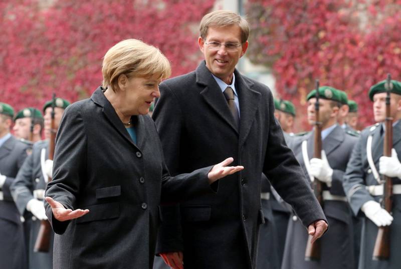 «Почему Словения продолжает кланяться перед Ангелой Меркель?»