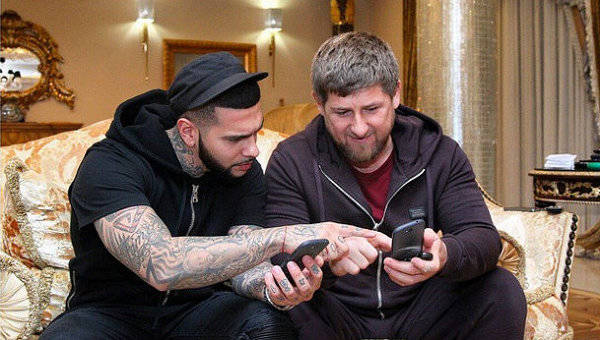 Кадыров и Тимати отказались от iPhone в пользу российского смартфона