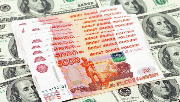 Bloomberg: Рубль посрамил ведущих аналитиков, превратившись из худшей валюты в лучшую