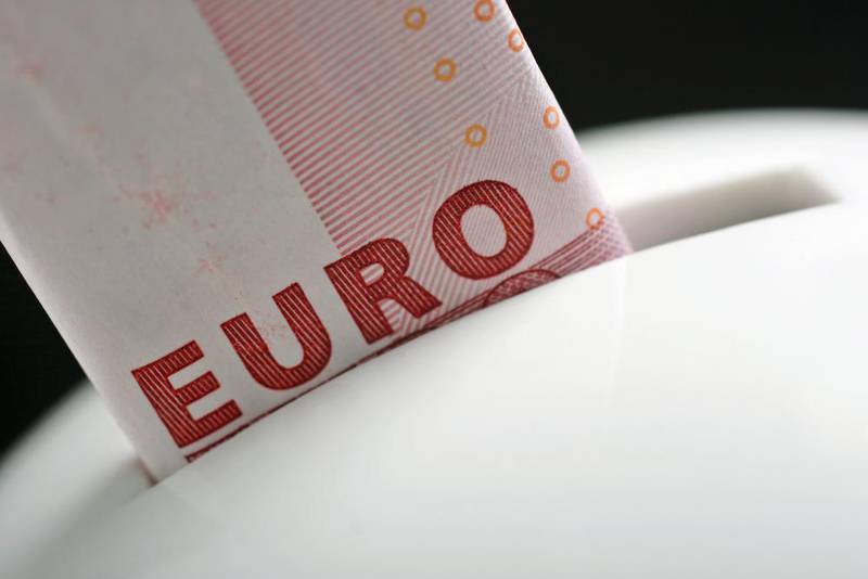 Рубль продолжает укрепляться, а евро падать