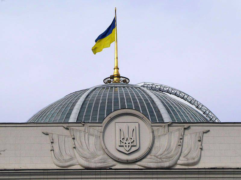 «Война угрожает всей Украине»: Что депутаты ВРУ думают о военном положении