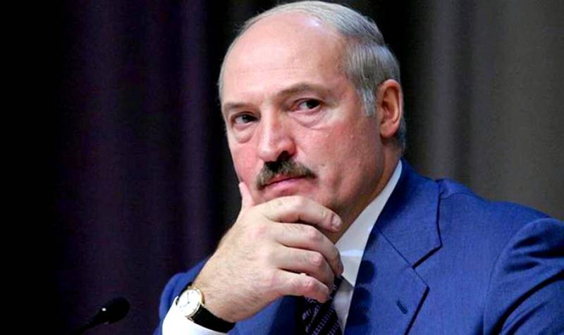 Лукашенко призвал не считать бойкотом его отсутствие на параде в Москве