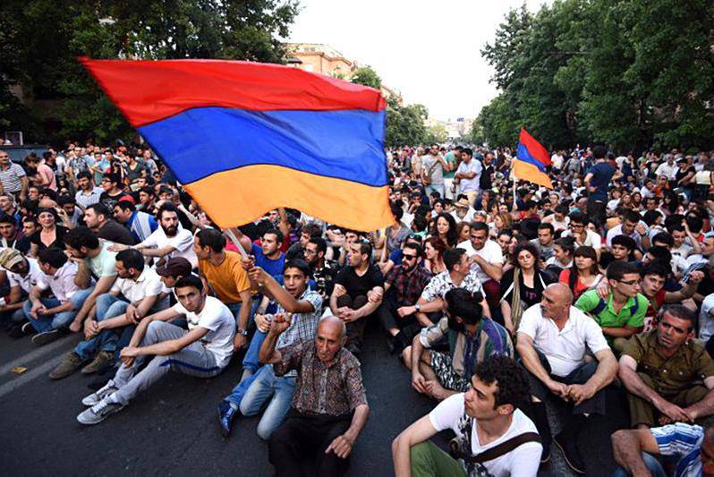 Среди протестующих в Ереване замечены провокаторы с 19-летним стажем