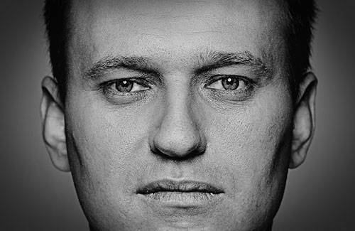 Навальный в мягких креслах на высоких постах