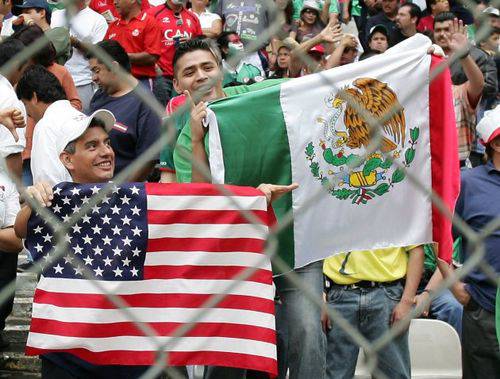 Иммигрантка из Мексики не против позировать незнакомцу