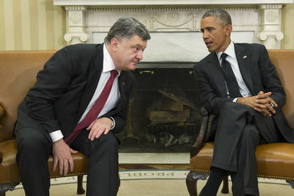 Обама опять погладил Порошенко по головке