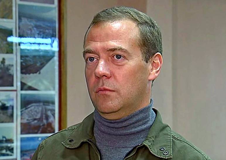 Медведев: Мы посещали, посещаем и будем посещать Курилы