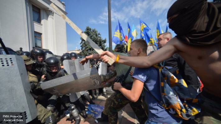 Как Порошенко сам себе приготовил Майдан: штурм Рады, теракт, сотня раненых