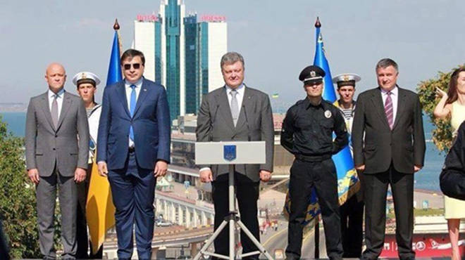 У кого украл костюм Саакашвили?
