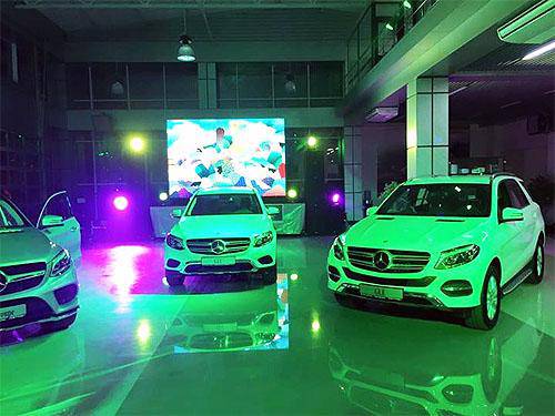 Немецкая «зрада» — Mercedes открыл новый салон в блокированном Крыму