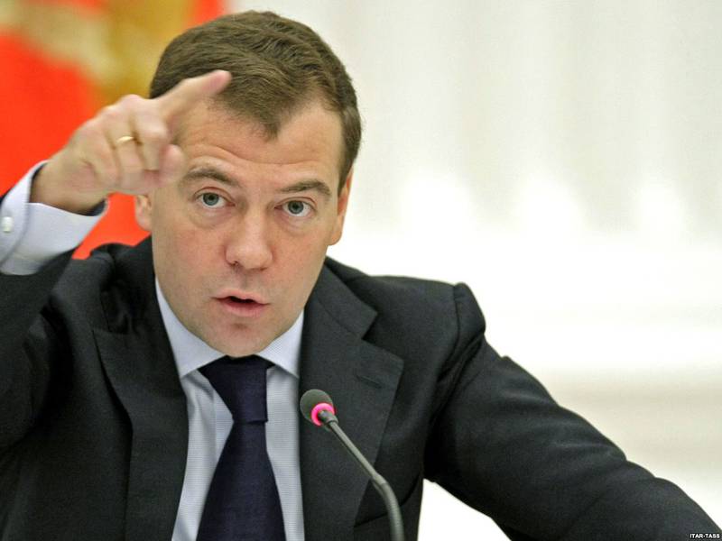Медведев отчитал Онищенко