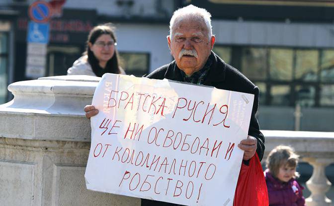 Зачем в Болгарии распространяют миф о «советской оккупации»?