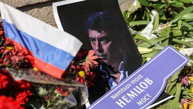 «Наследница» требует эксгумации тела Немцова