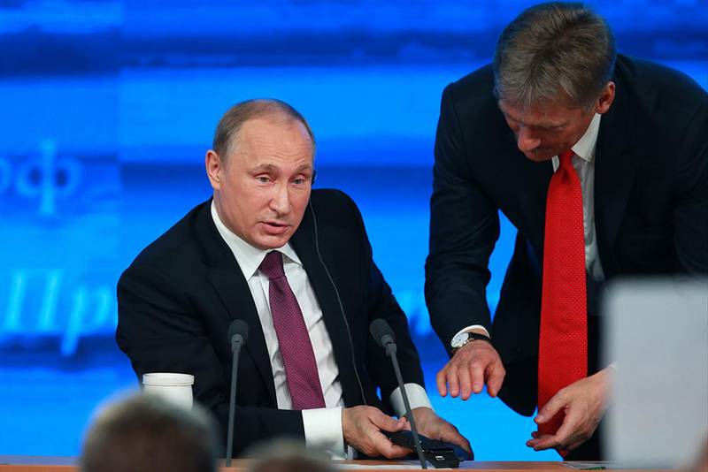 Путин раскритиковал Пескова за ошибку на «прямой линии»