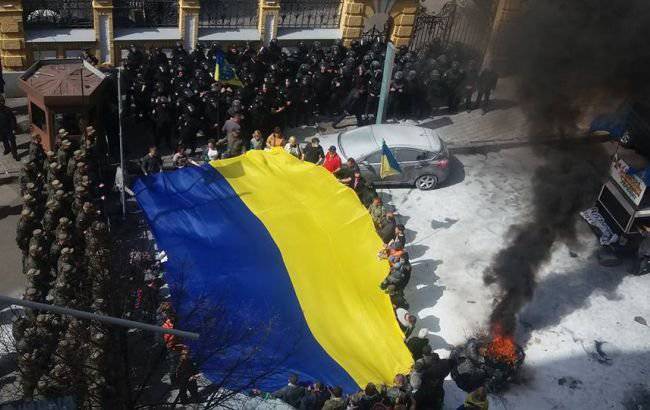 «Автомайдан» выкуривает Порошенко из администрации