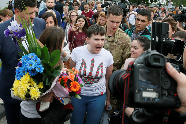 Обезьяна с гранатой: Савченко в Киеве