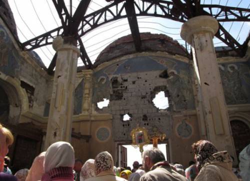Донецк: день Иверской иконы Божьей Матери в разрушенном храме