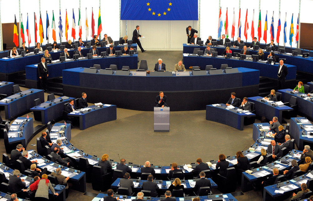 Антисанкционная истерия ЕС. Европарламент отвернулся от заокеанского диктатора