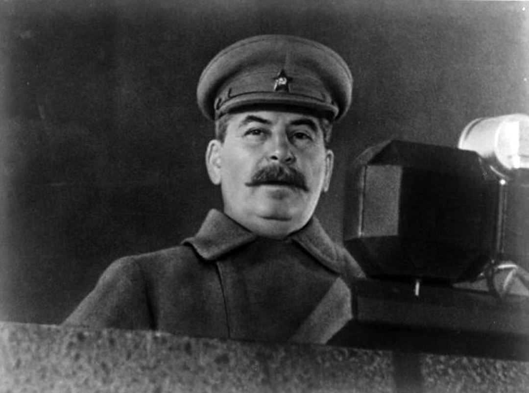 Как Сталин в Прибалтике демократию продвигал