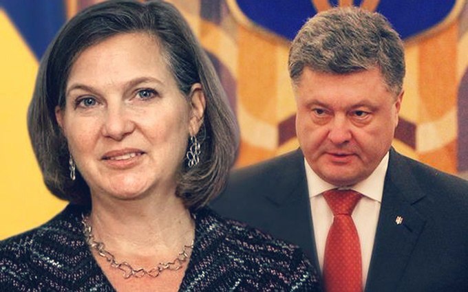 Пришла пора платить за печеньки: Вашингтон берет Порошенко за горло и топит Украину