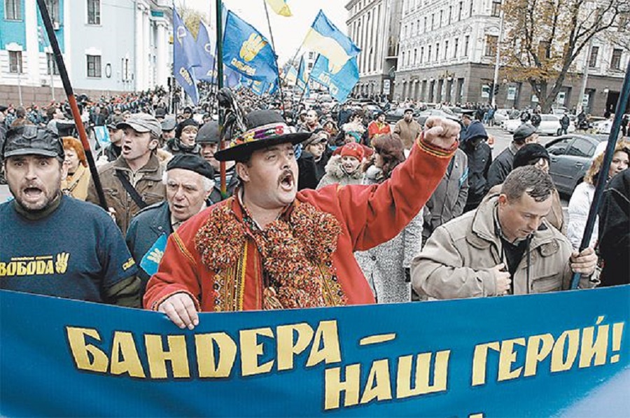 Киев «прощает» жертв Волынской резни и называет проспект именем Бандеры