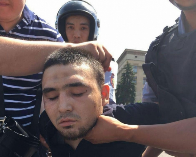 Власть в Казахстане не готова к ударам: в Алма-Ате расстреляли полицейских