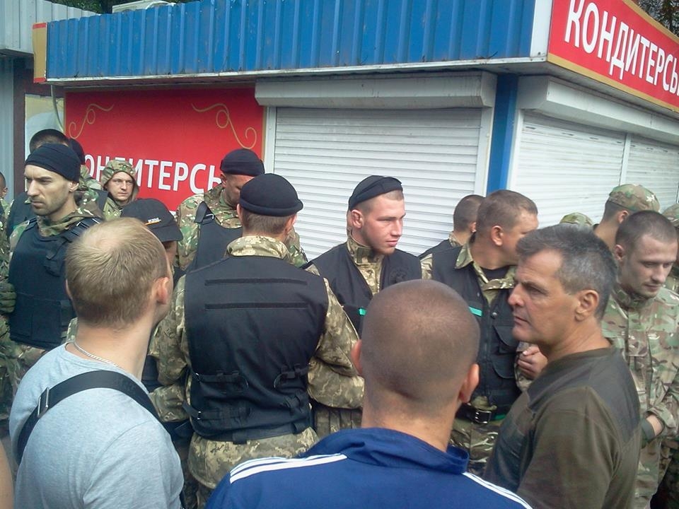 Мясорубка в Днепропетровске: нацисты и полицейские набросились на горожан