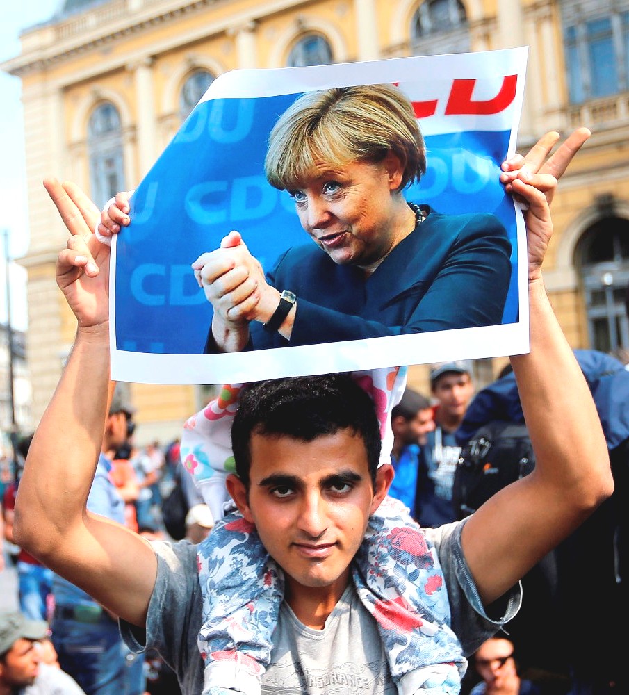 «Важная веха» Ангелы Меркель не мешает мигрантам насиловать немок в бассейнах