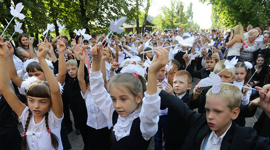 В республиках Донбасса со всем упорством готовятся к новому учебному году