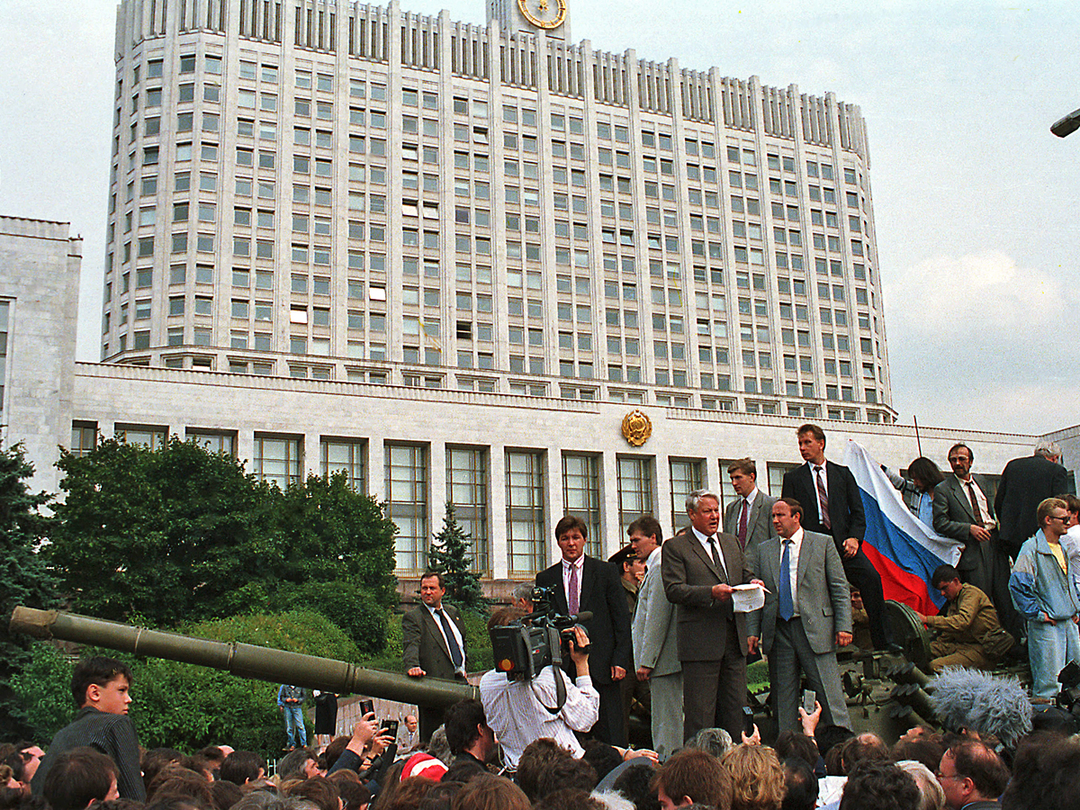 Россияне не встанут на защиту демократии в случае повторения путча 1991 года