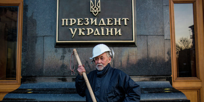 Проклятый Порошенко: украинцы за Путина и безвизовый режим