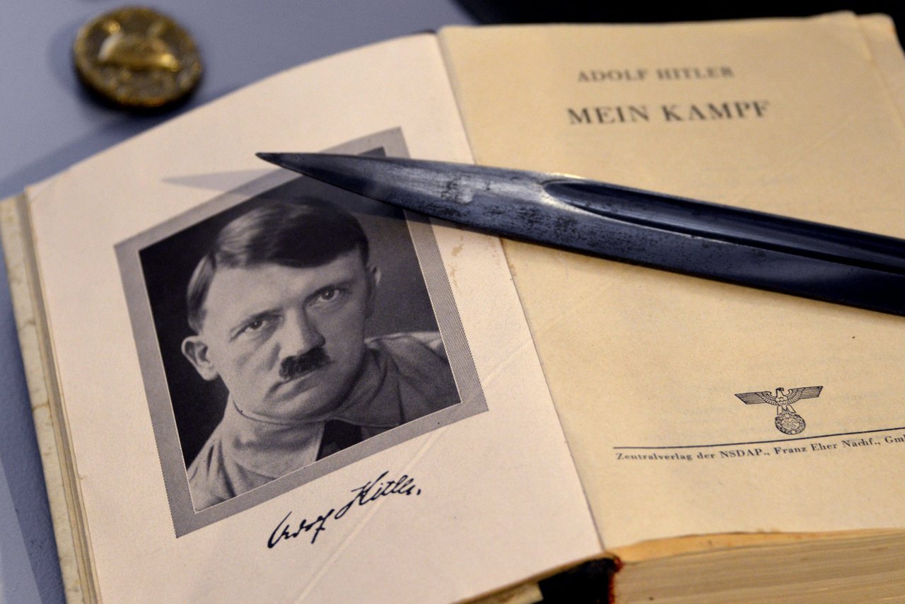 Гитлер «воскрес»: Европа скупает библию нацистов