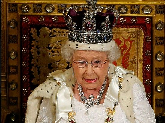 Королеву Елизавету чуть не расстреляли в Букингемском дворце