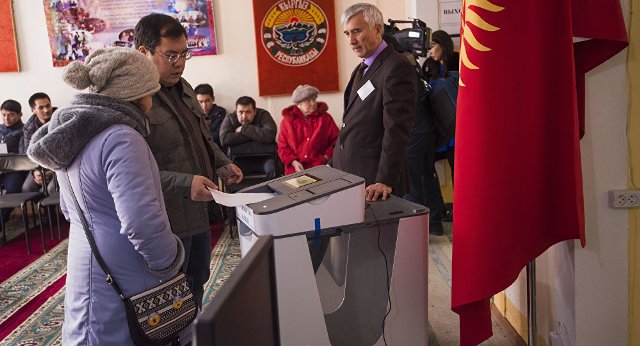 «Бульдозеров революции» удалось притормозить – итоги года в Киргизии