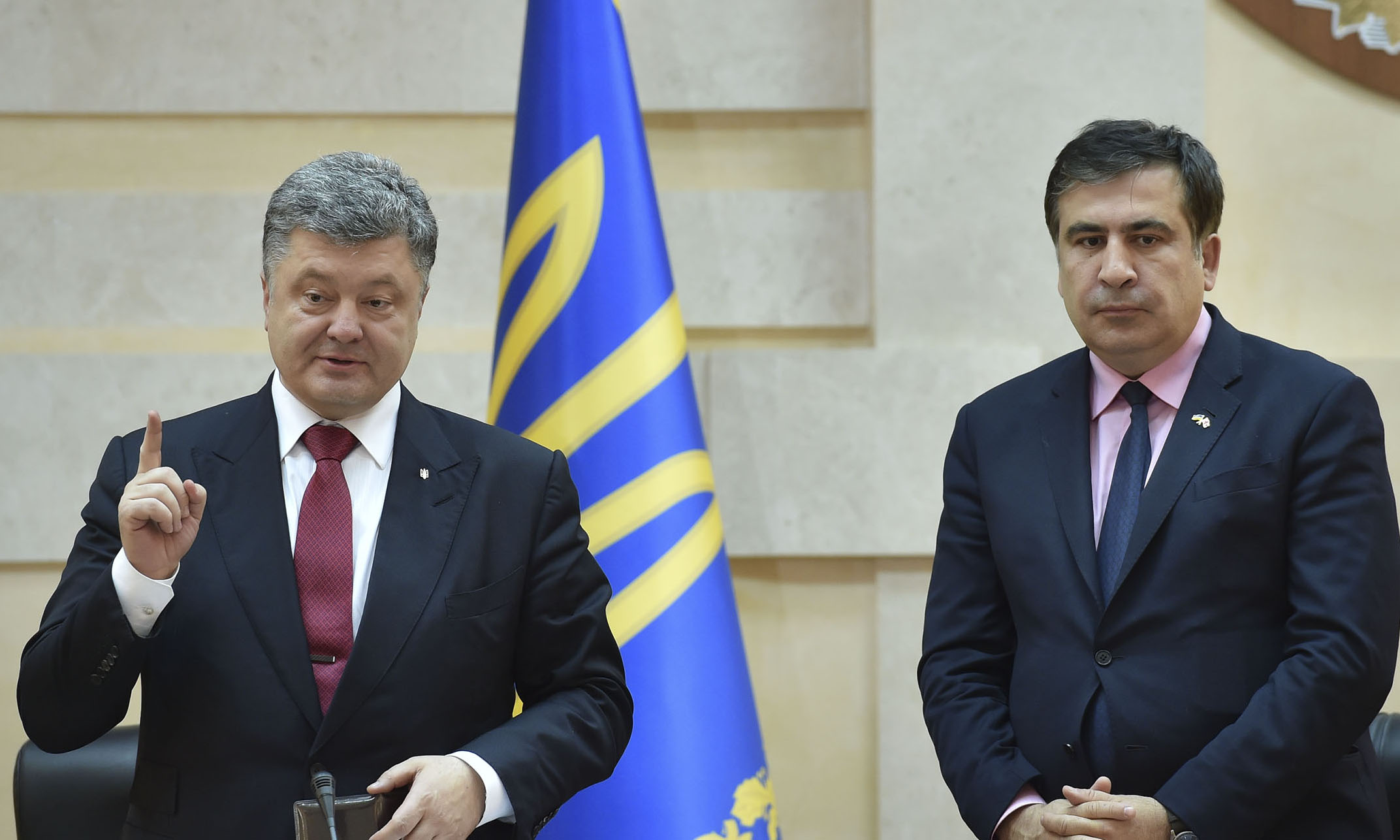 Порошенко публично унизил Саакашвили, выставив бывшего подчиненного на смех