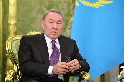 Назарбаев сдает власть