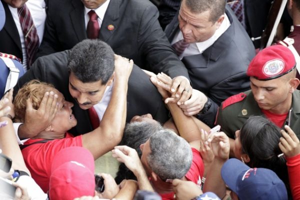 Мадуро послал Владимиру Путину отравленный поцелуй