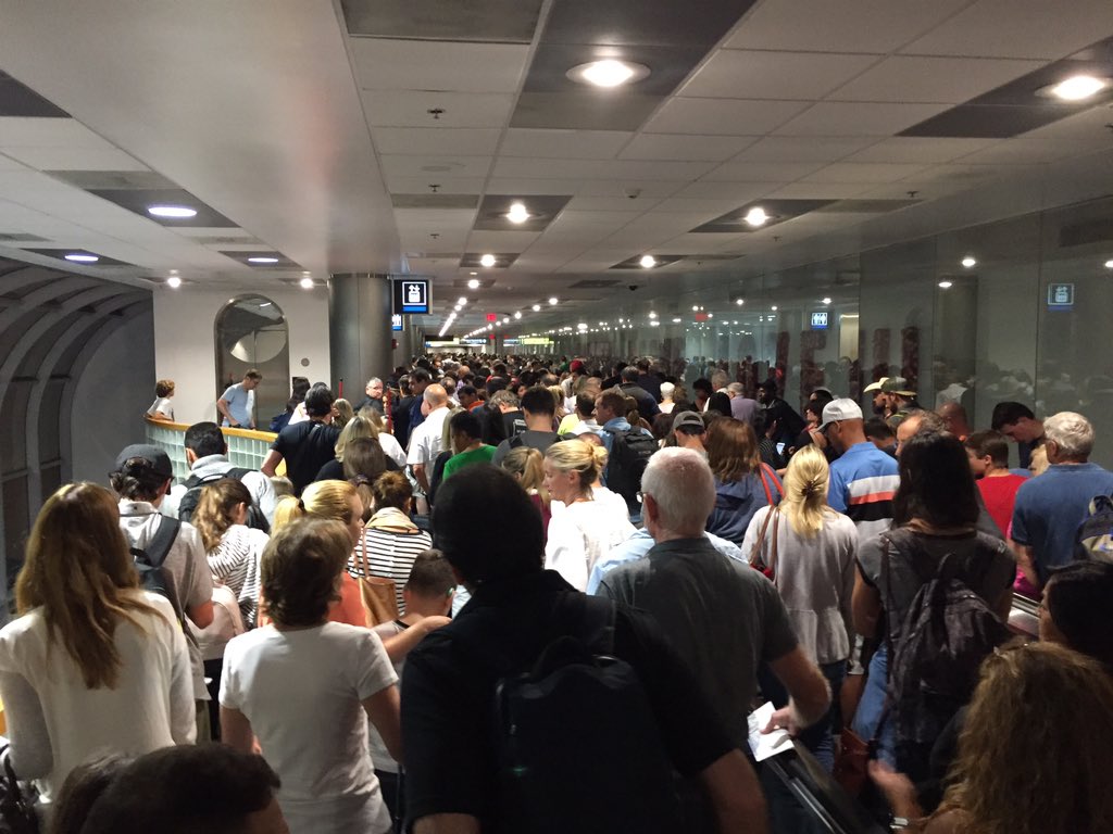 Американцы в соцсетях обвиняют русских в сбое работы аэропортов США