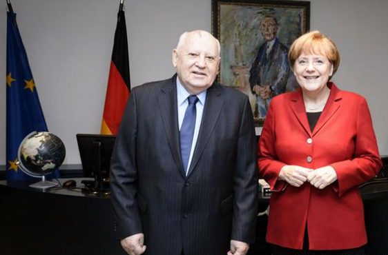 «Призрак Горбачева» ходит по Европе, а Меркель все твердит: мы справимся
